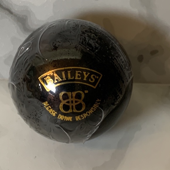 Sealed RARE BAILEYS IRISH CREAM LIP BALM SPHERE - Picture 2 of 8
